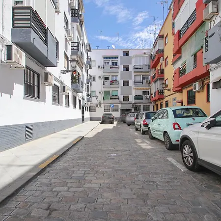 Spacious 2 Bedroom In The Heart Of Triana Apartment *